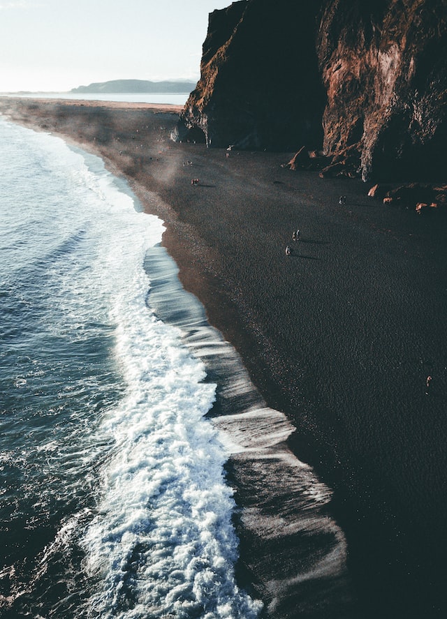 Schwarzer Sandstrand