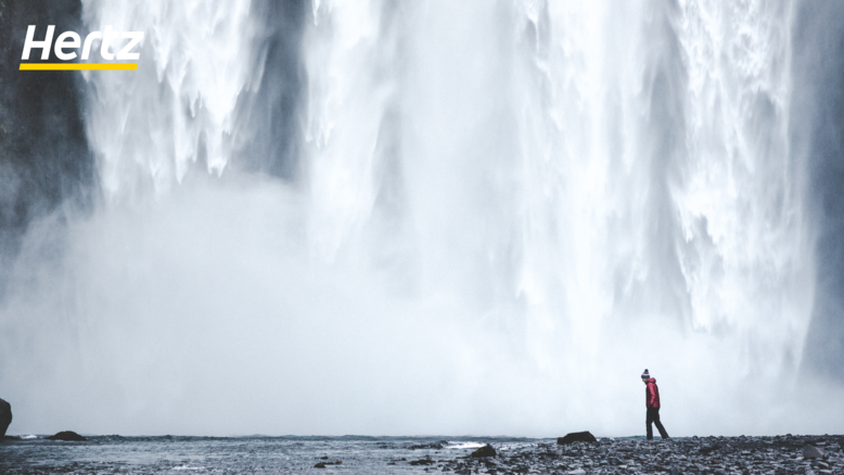 skogafoss est l'une des attractions les plus populaires du sud de l'Islande