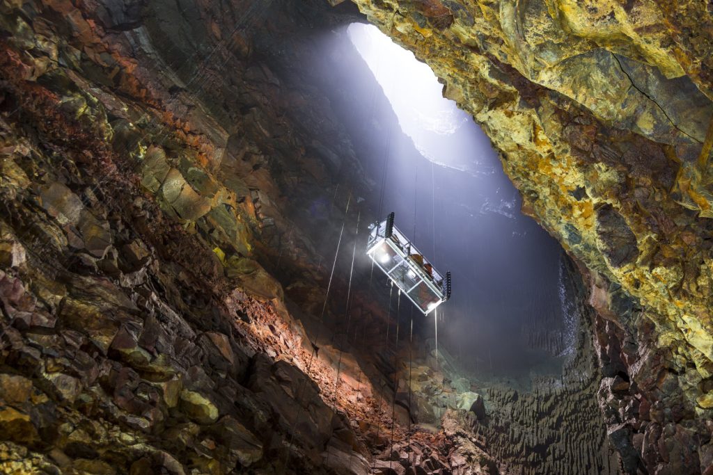 à l'intérieur du volcan islandais Thríhnúkagígur