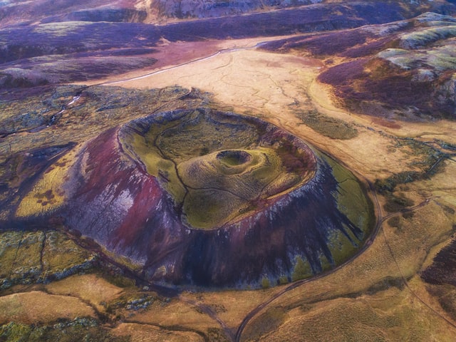 de nombreux volcans se trouvent dans les hautes terres islandaises