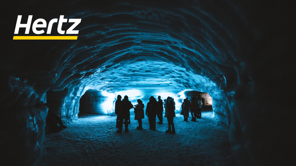 le tunnel Into The Glacier en Islande