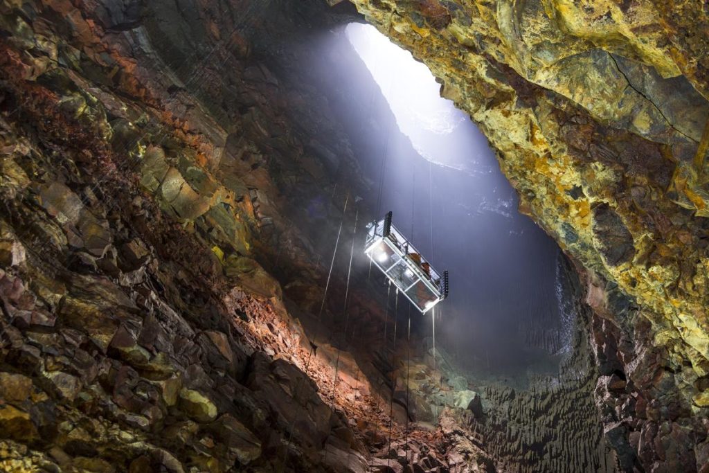 pénétrer dans un volcan est l'une des meilleures activités d'Islande en été