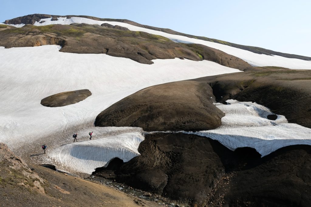 il est toujours possible de voir de la neige lors d'une randonnée dans les Hautes Terres d'Islande en été