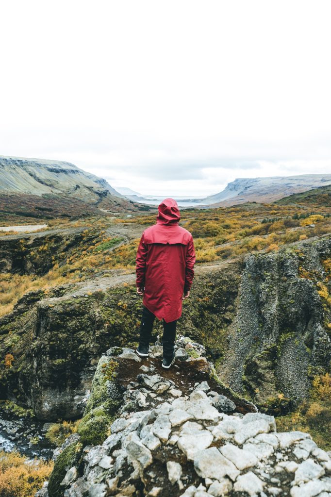sur le chemin d'une randonnée jusqu'à la cascade de Glymur