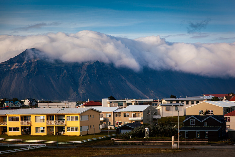 vue sur la ville de Hofn en Islande en été