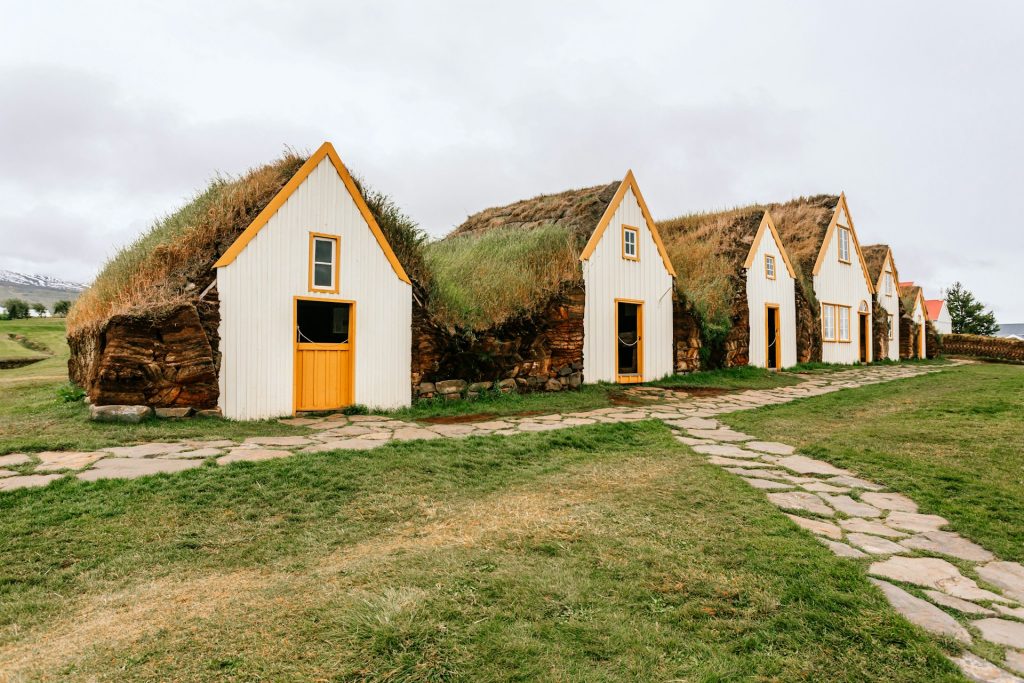 le musée islandais des maisons de tourbe dans le nord de l'Islande