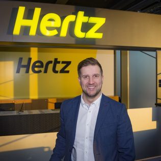 Hertz var valin besta bílaleigan á Íslandi 2017