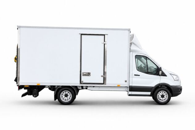 G4 – Ford Transit S/CAB Cargo Box eða sambærilegur (OKMQ)