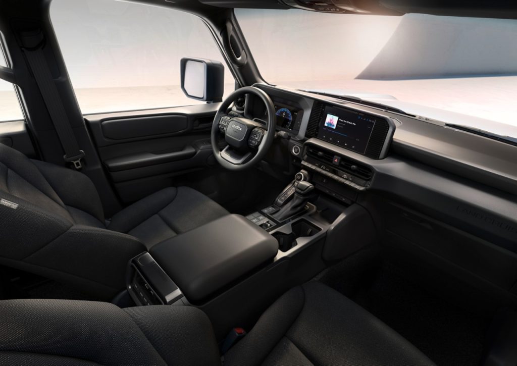 Posto di guida macchina a noleggio Islanda Toyota Land Cruiser 250