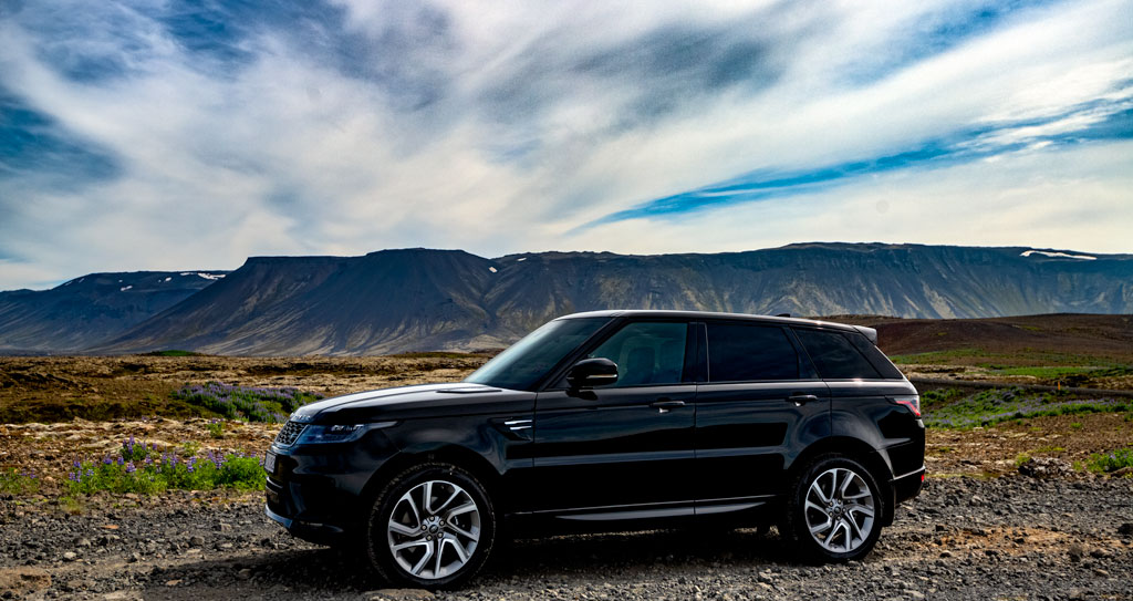 hire a new rang rover in iceland for your road trip