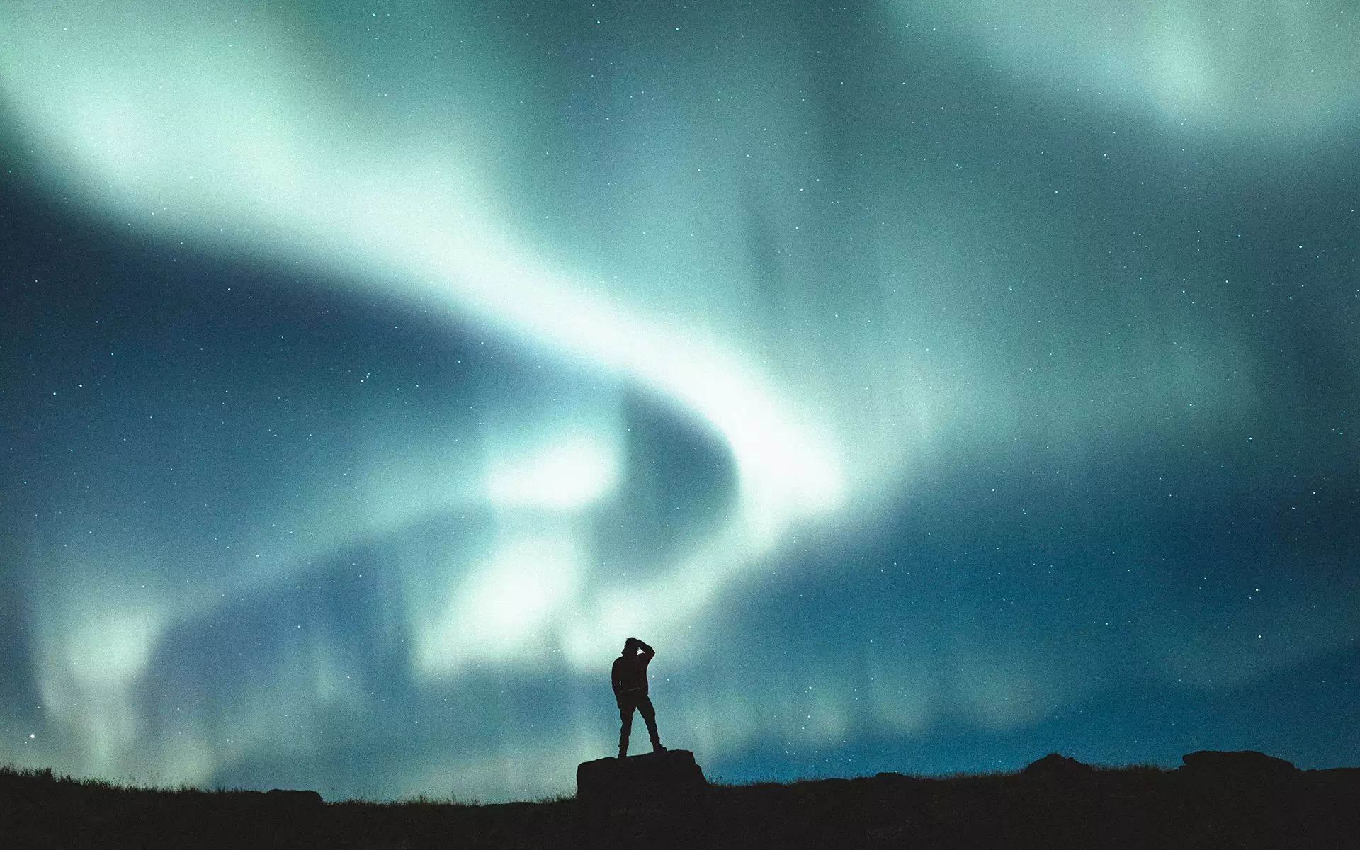 La aurora boreal es uno de los fenómenos naturales más impresionantes de Islandia.