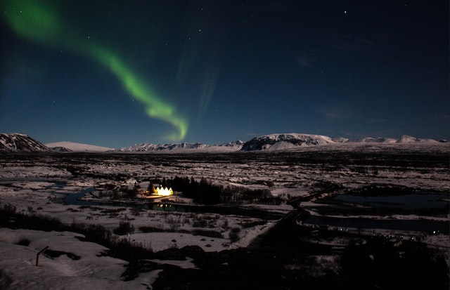 see the northern light in Þingvellir National Park