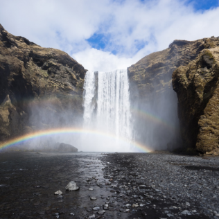 Best 10 Iceland waterfalls: How to visit them by a rental car?