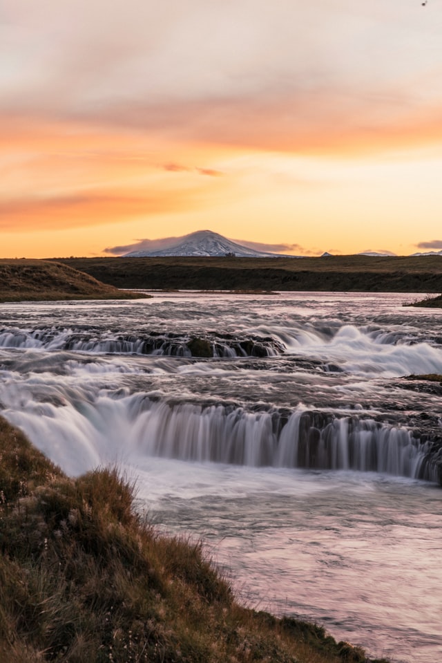 there are more than 10000 waters in Iceland