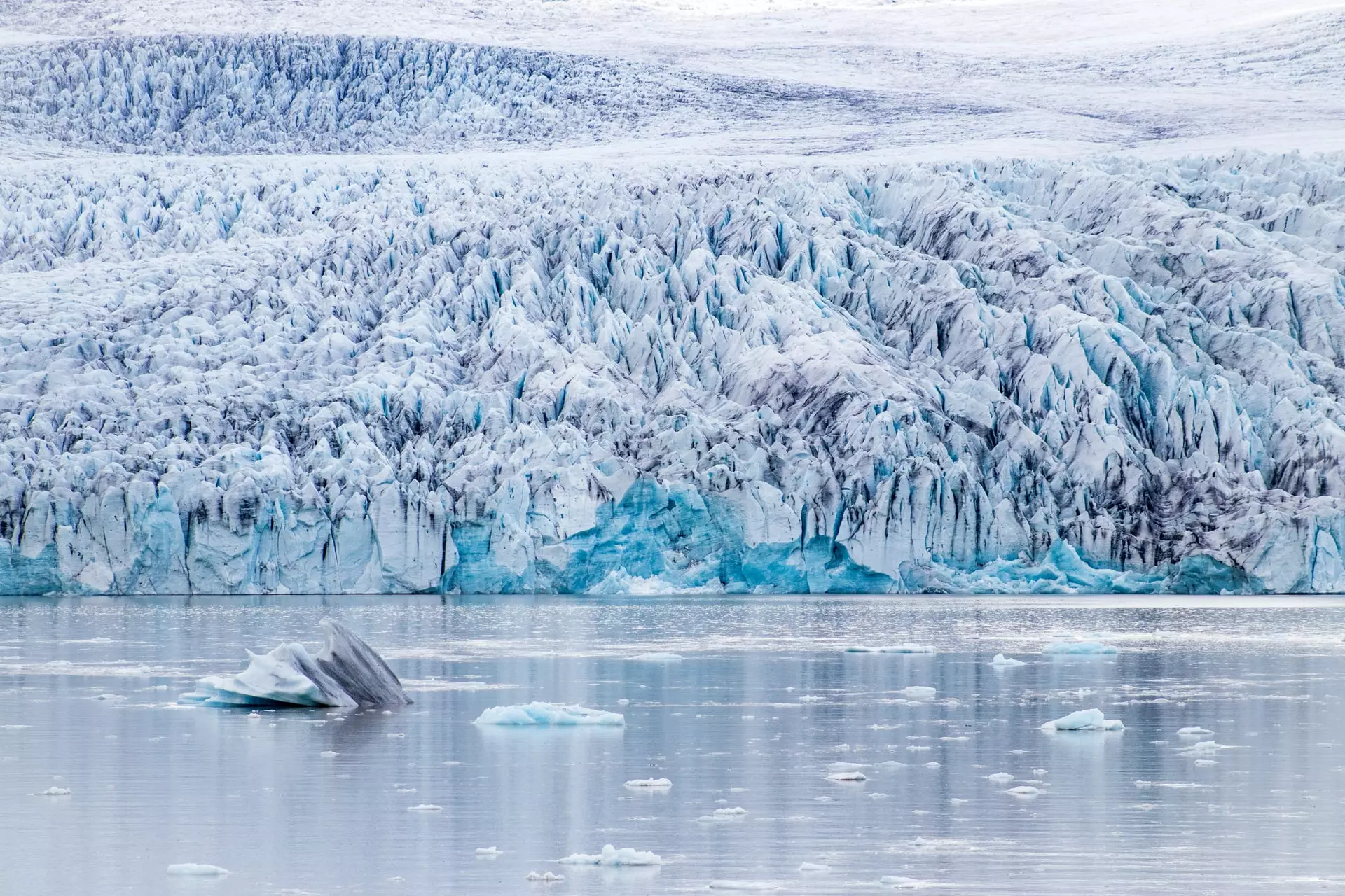 Vatnajökull es el glaciar más grande de Islandia.