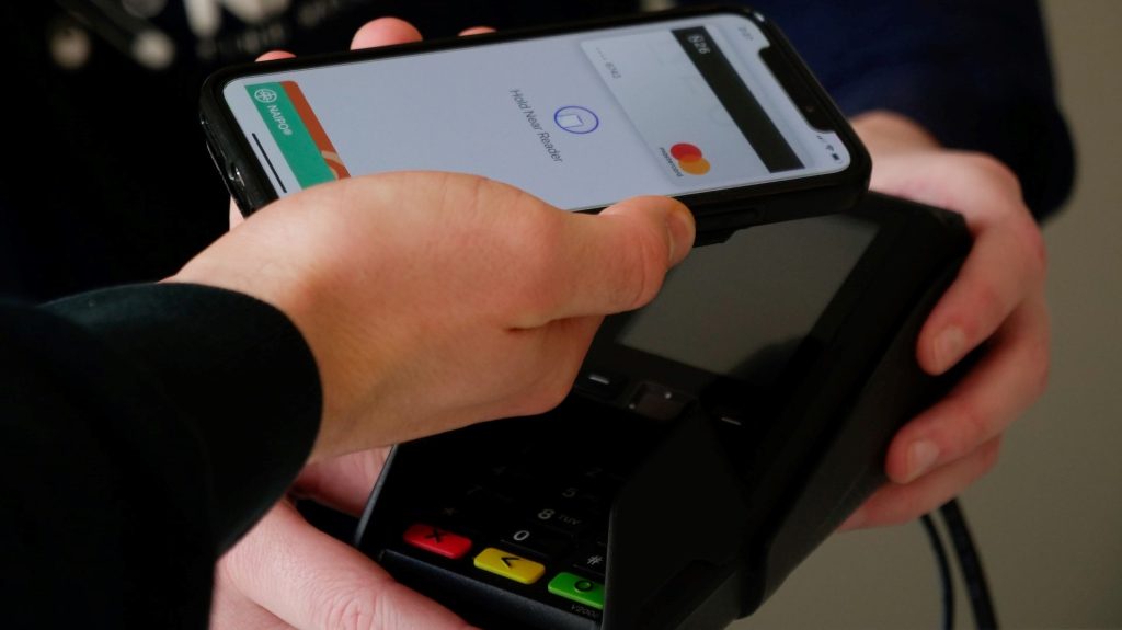 iceland accept apple pay