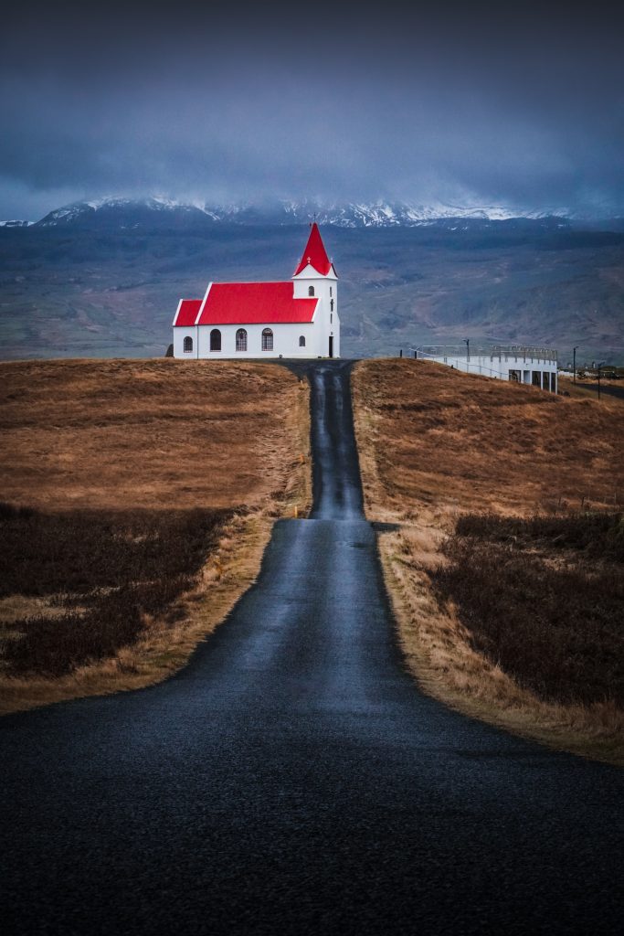 there are lot of cute churches in Iceland 