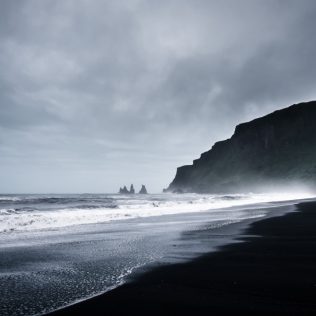 guide to black beache in Iceland