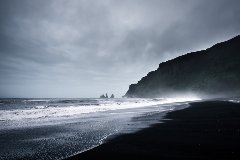 guide to black beache in Iceland