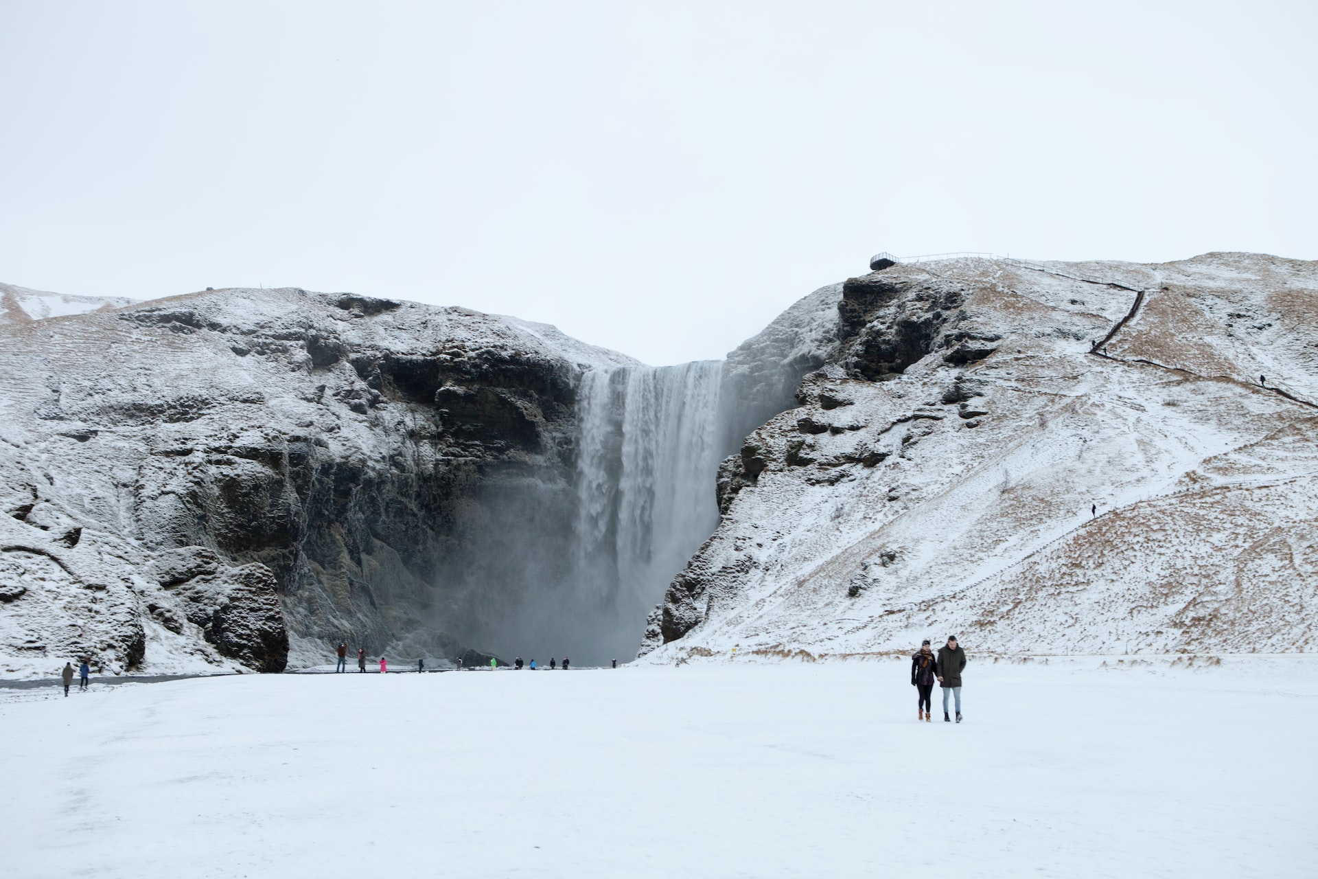 Cascada Skógafoss en Islandia en enero.
