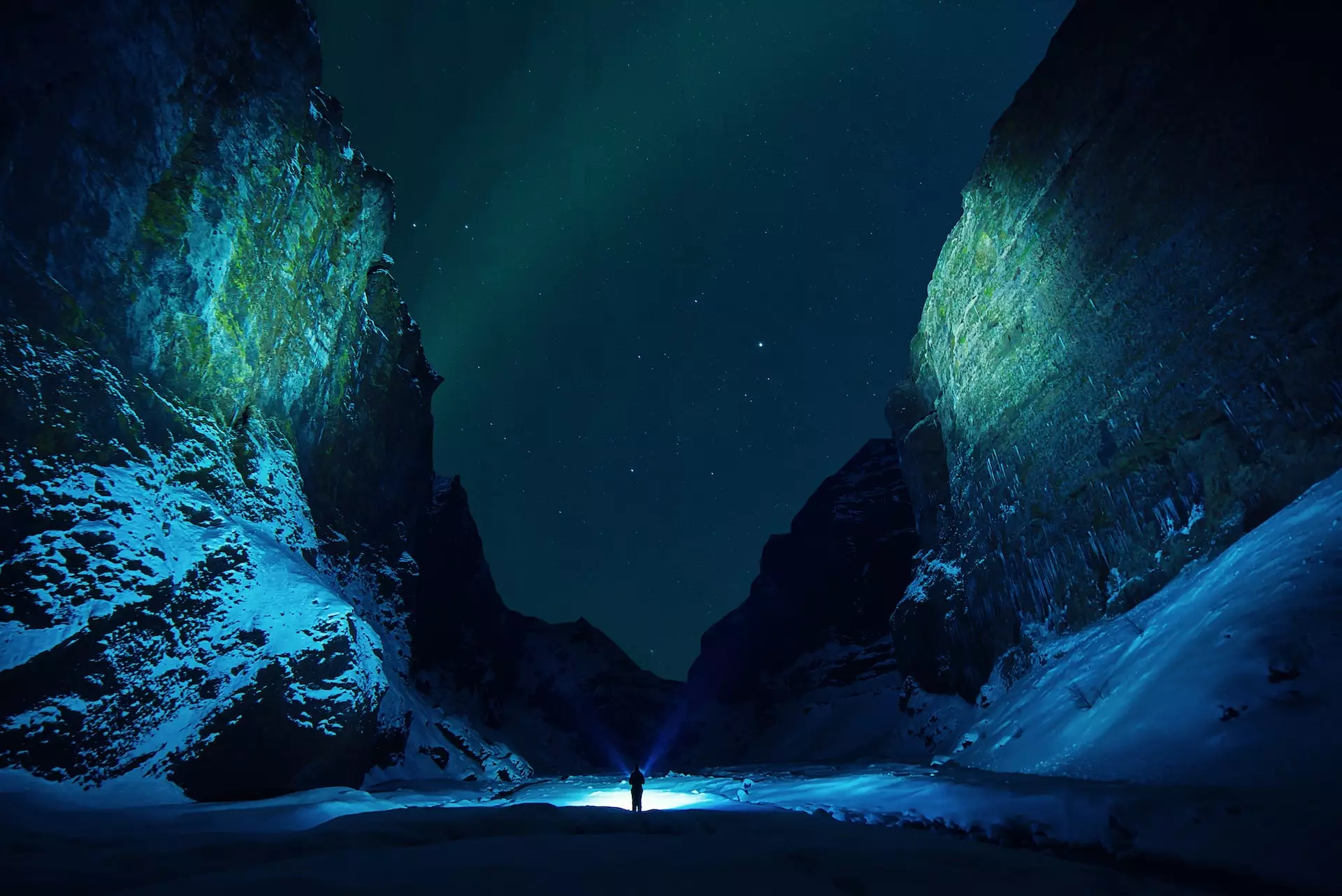 El Parque Nacional Þingvellir de Islandia es un buen lugar para ver la aurora boreal.