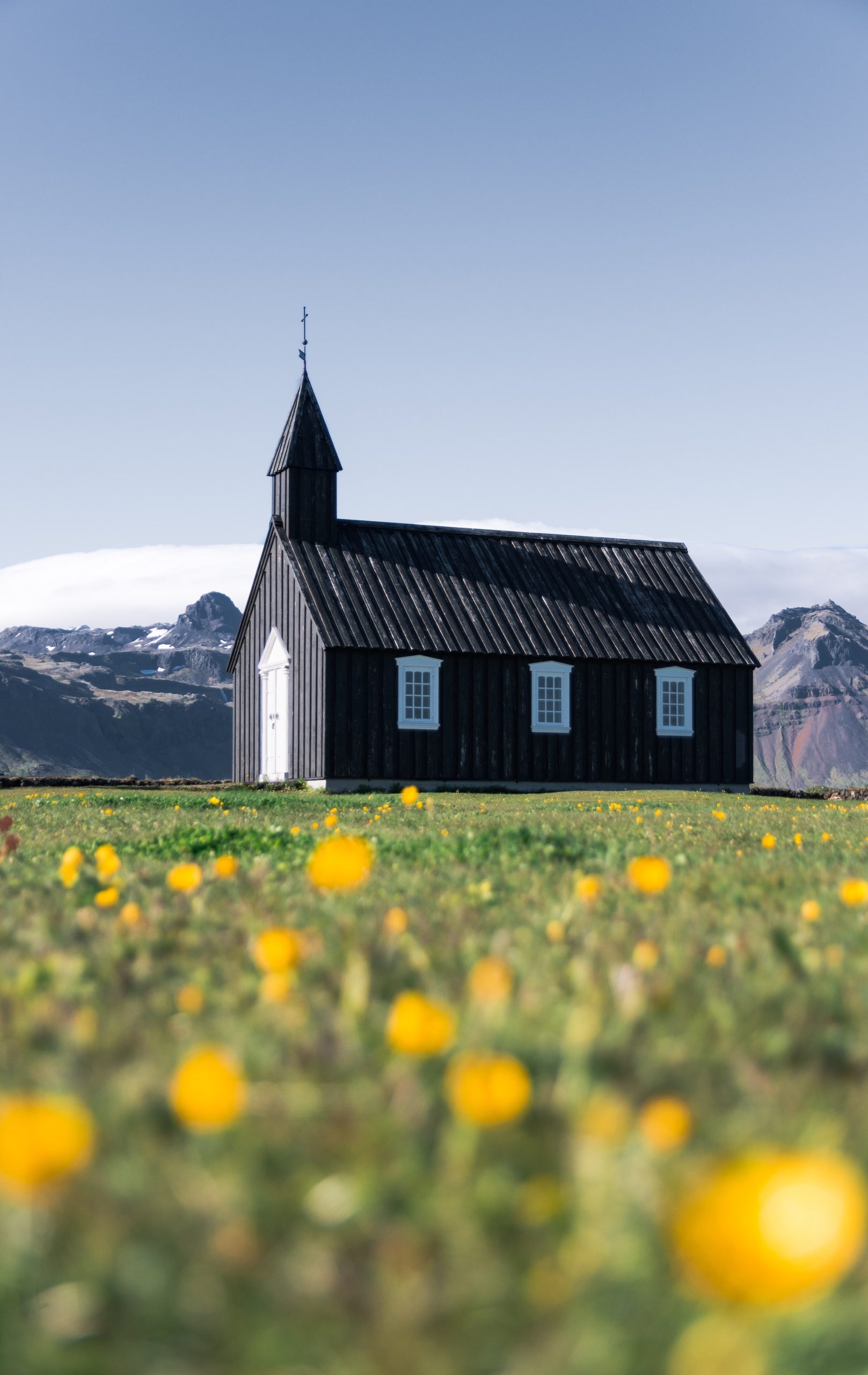 Iglesia negra en Islandia.