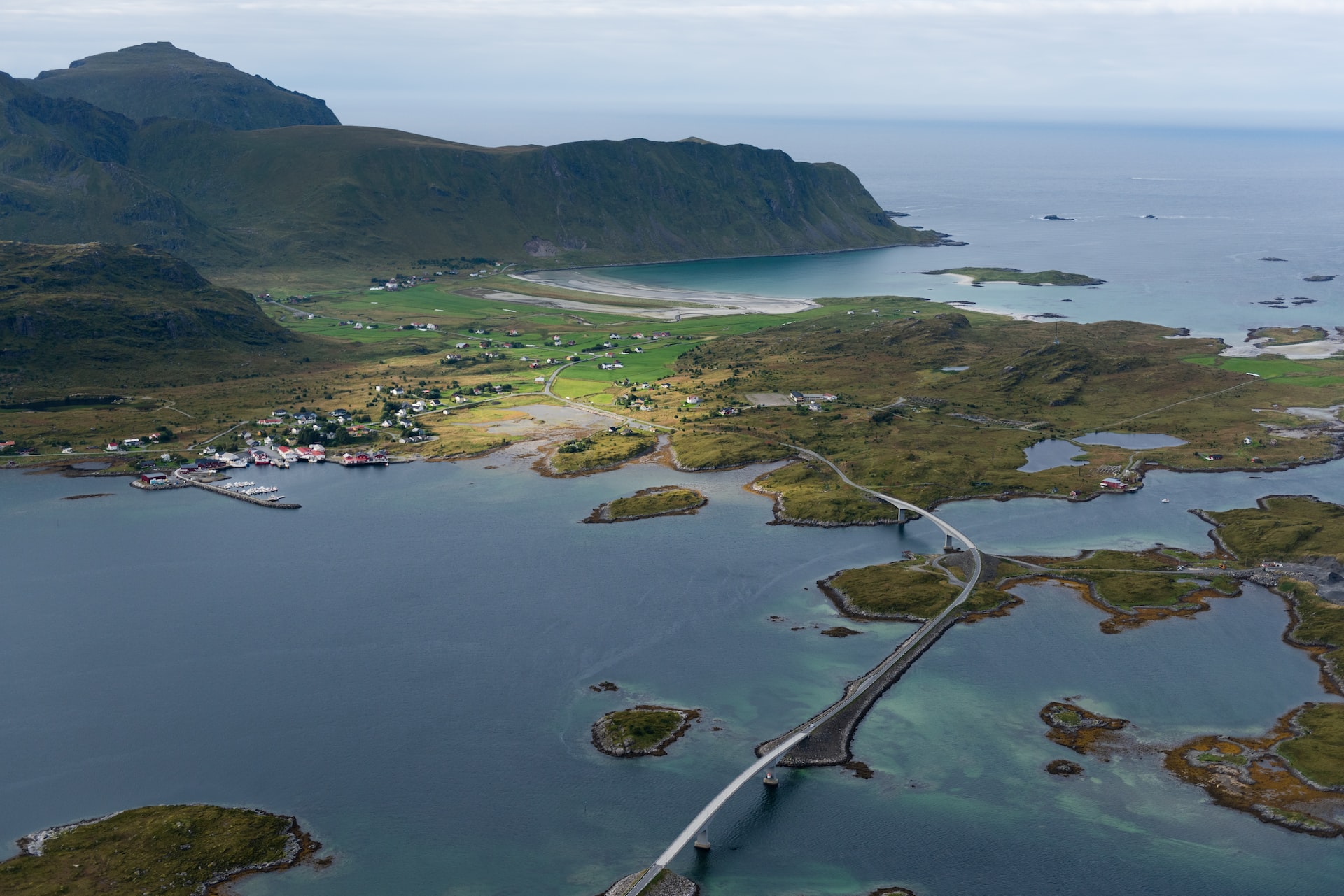 Mayo es una buena época para conducir en Islandia.