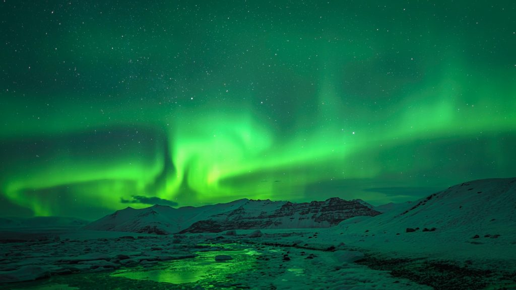 see a northern light at Jokulsarlon Icelnad 