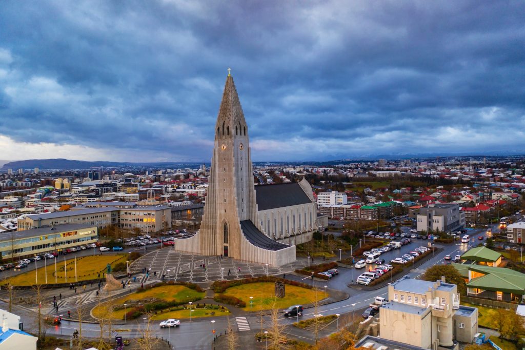 direct lifhts information to the capital of Iceland, Reykjavik