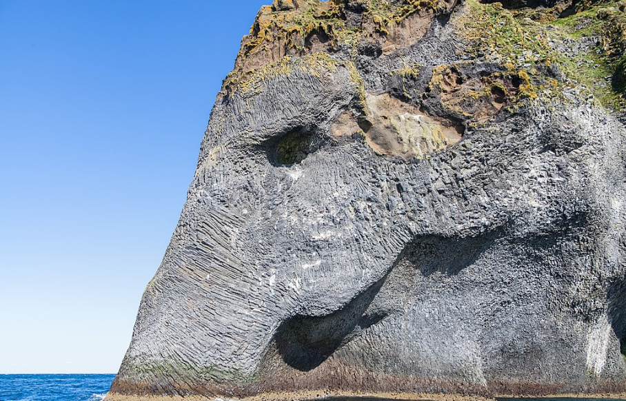 a quick guide to the Elephant Rock in Iceland