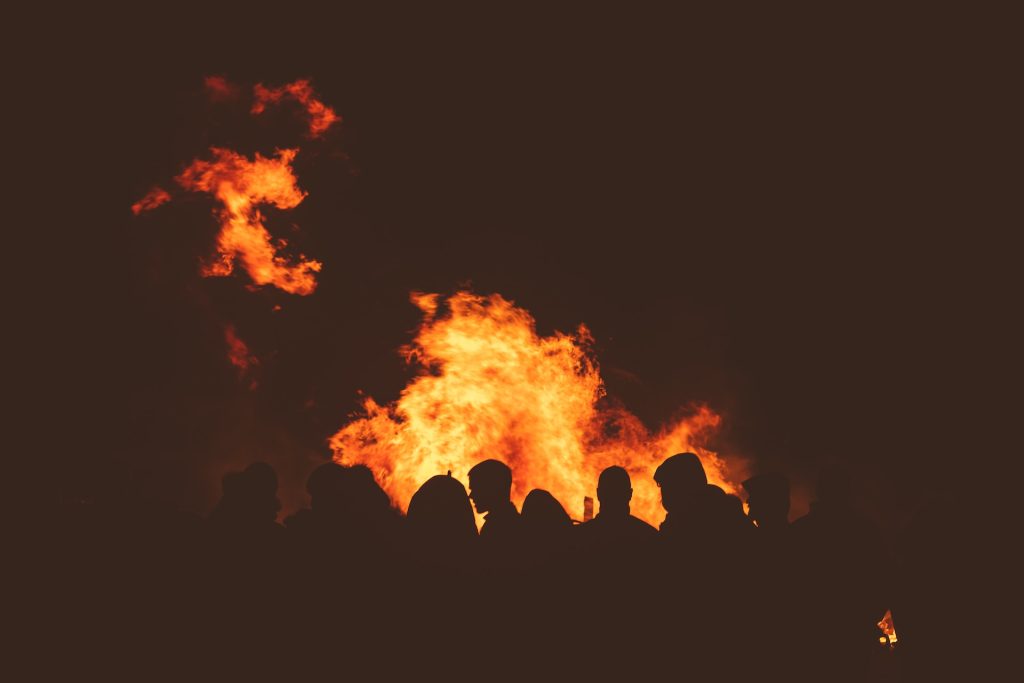 to see a bonefire in Reykjavik on new years eve in Iceland