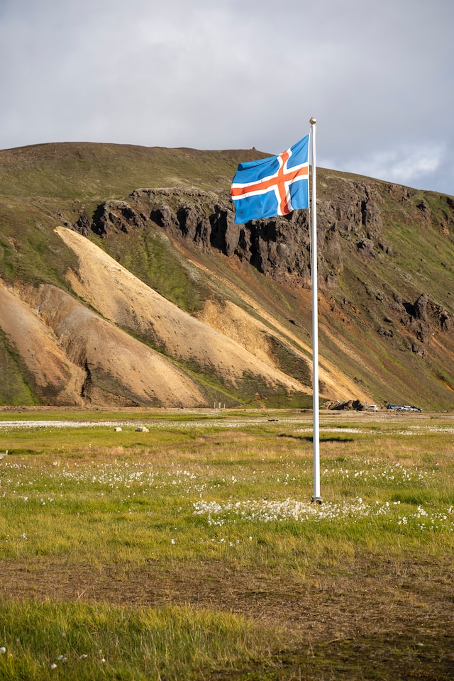 you can see the iceland flag even in the nature