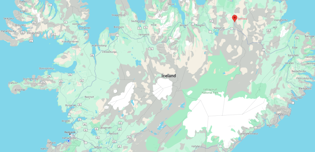 selfoss is located far away from Reykjavik