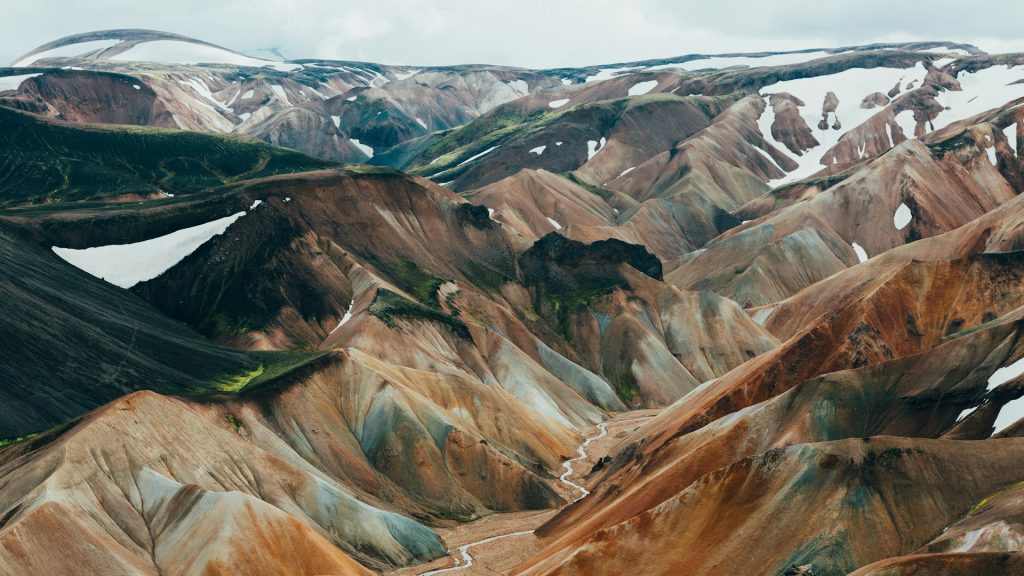 the colorful mountains in the Landmannalaguar 