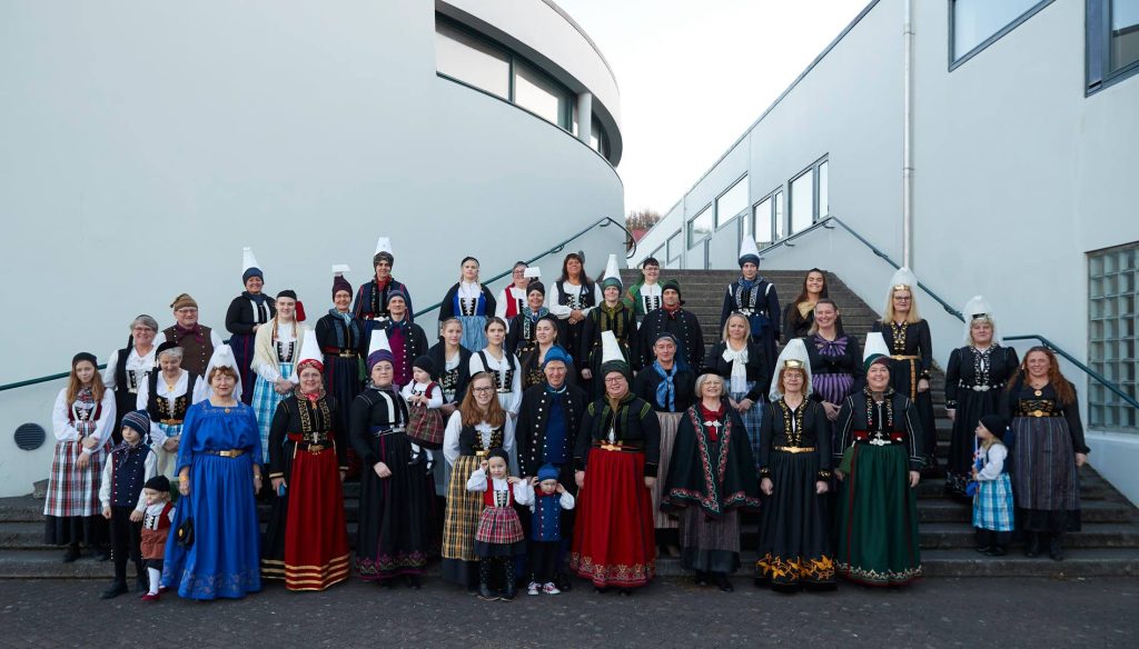modern Icelandic in traditional Icelandic customs 