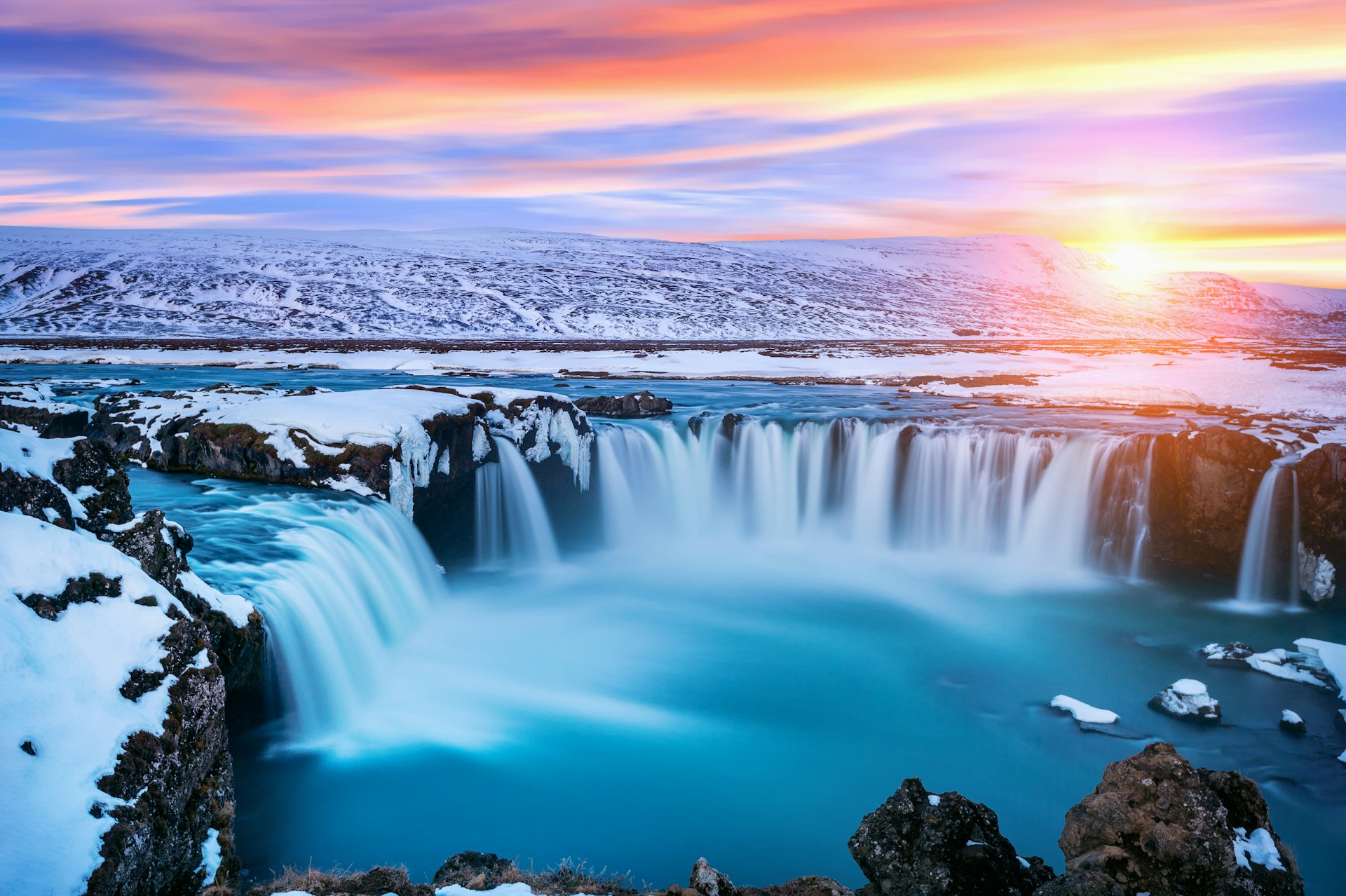 Cascada Godafoss en Islandia en invierno.