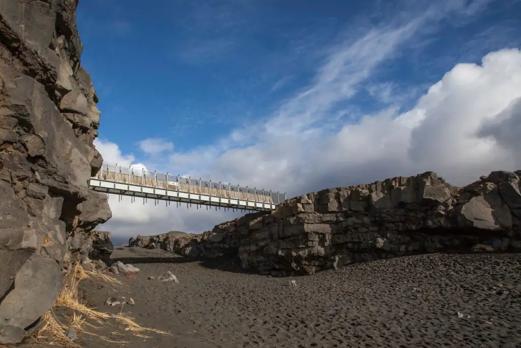 the bridge between continents in Iceland