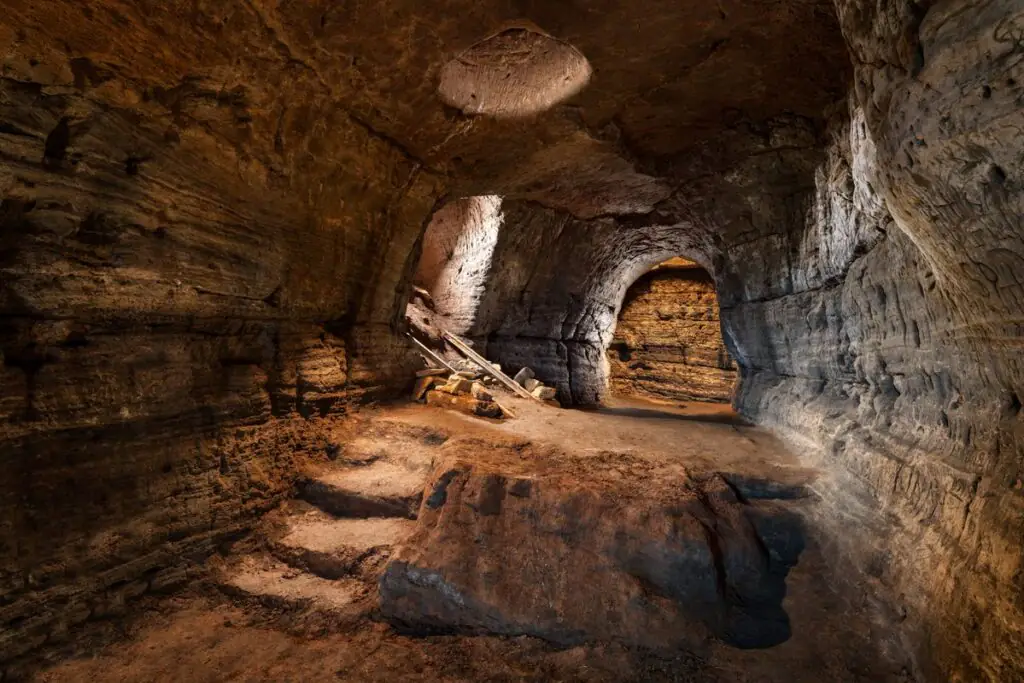 what is caves of hella in iceland