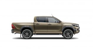 Toyota 豐田Hilux皮卡或類似車型 | 手排 | 四驅