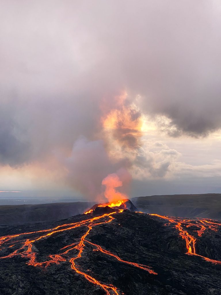 2022年冰島的火山噴發場景