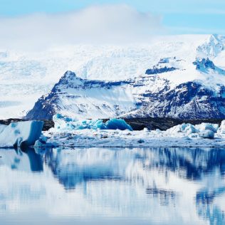 冰島南部傑古沙龍冰河湖是冰島最著名景點之一